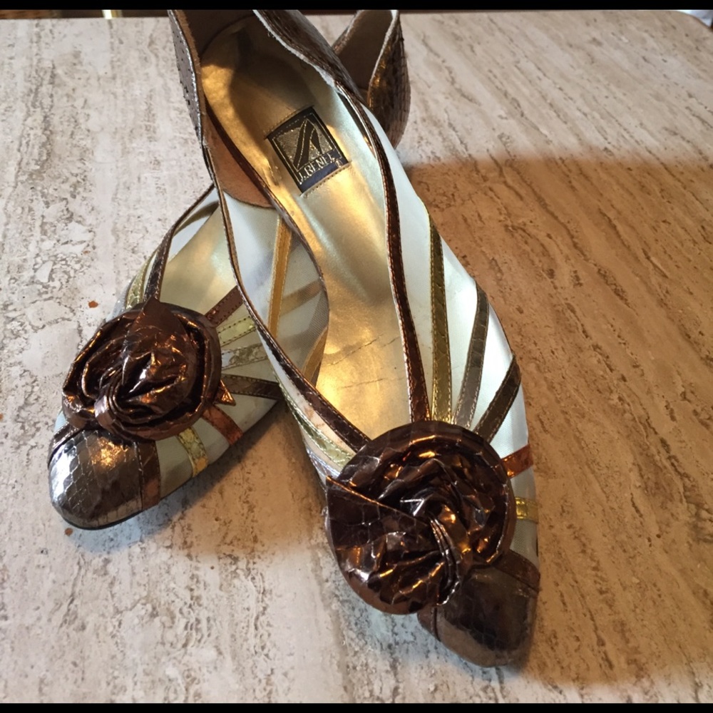 J RENNE metallic kitten wedges Heels Size 9.5M