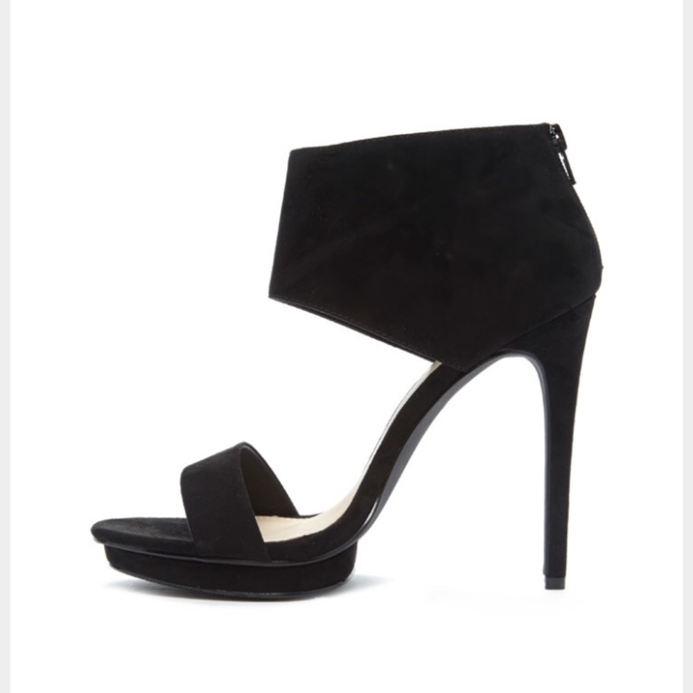 NIB black heels