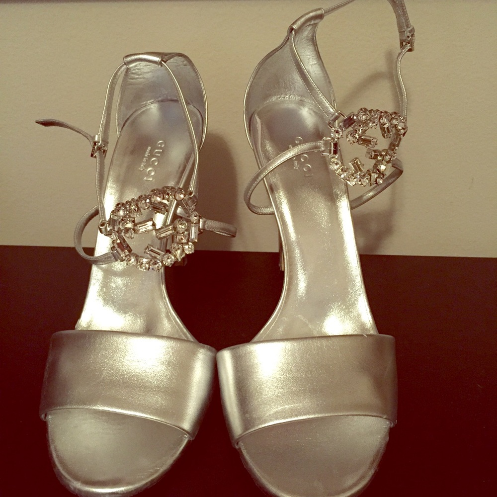 Gucci crystal logo silver heels