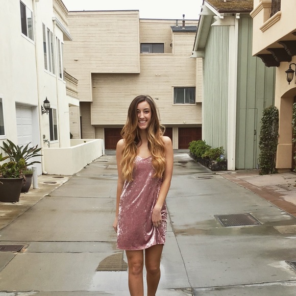 pink velvet dress - Picture 2 of 4