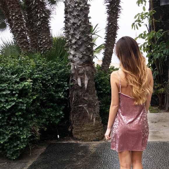 pink velvet dress - Picture 3 of 4