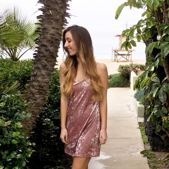 pink velvet dress - Picture 4 of 4