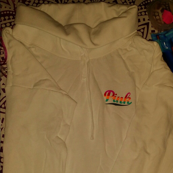 NIB VICTORIA'S SECRET PINK SWEATSHIRT - Picture 2 of 2