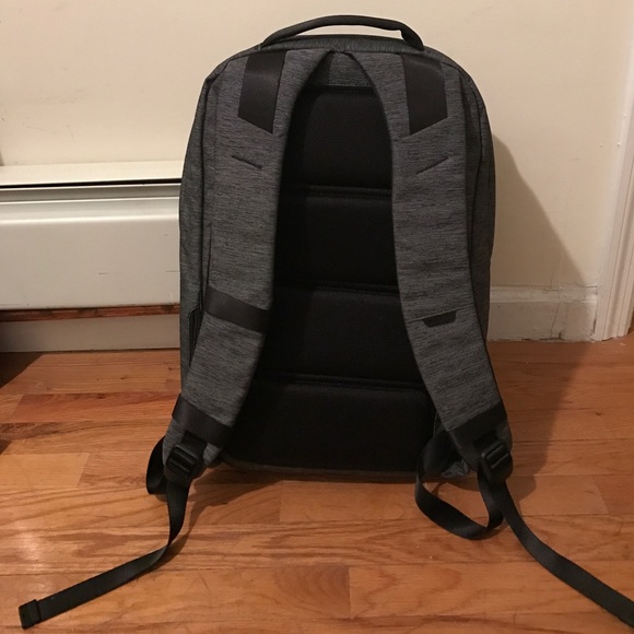 Incase City Commuter 15" Laptop Backpack - Picture 2 of 3