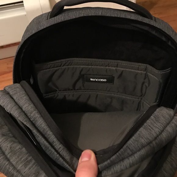 Incase City Commuter 15" Laptop Backpack - Picture 3 of 3
