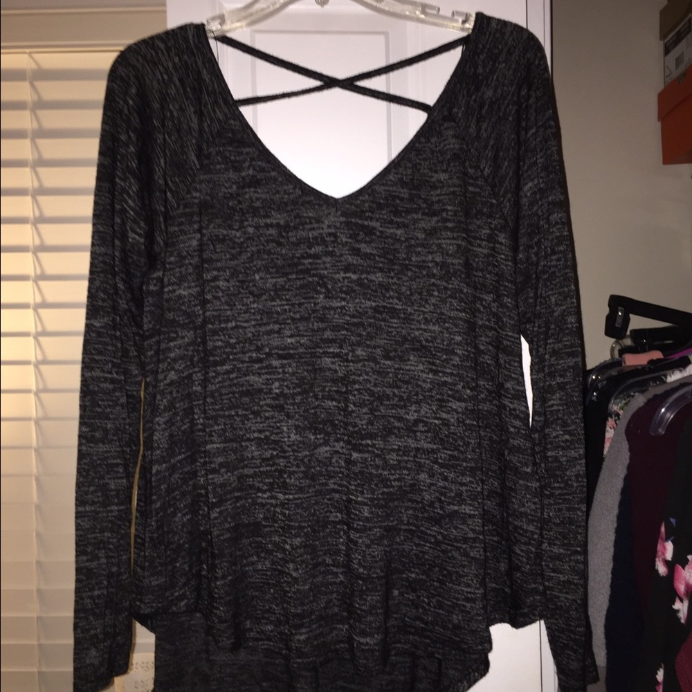 Black cross cross long sleeve shirt