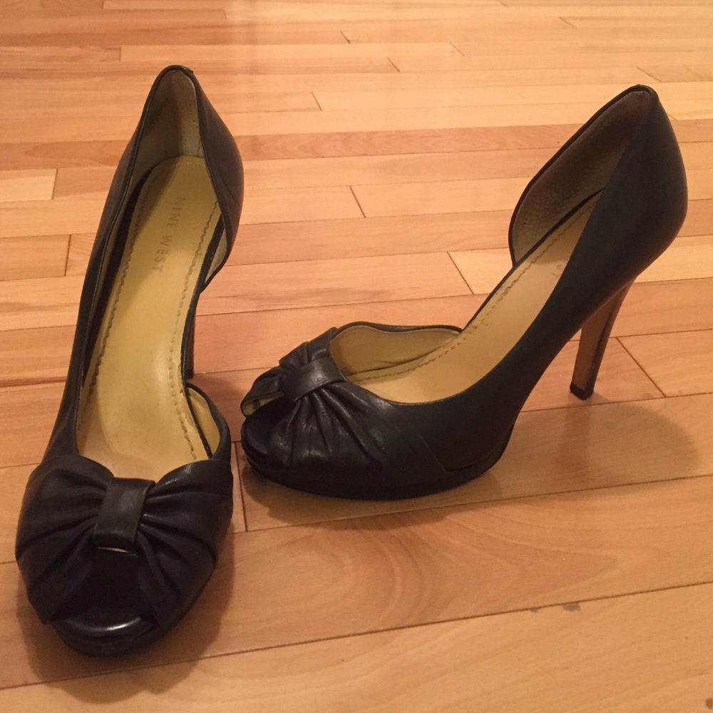 Black peep toe pumps