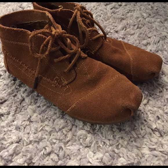 Toms Suede Booties - Picture 1 of 4