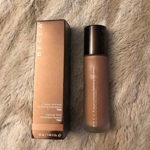 Becca Aqua Luminous Perfecting Foundation
