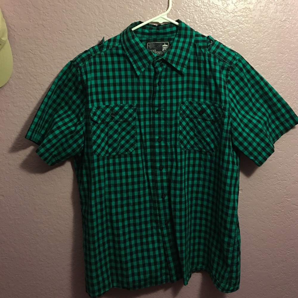 Short sleeve button up