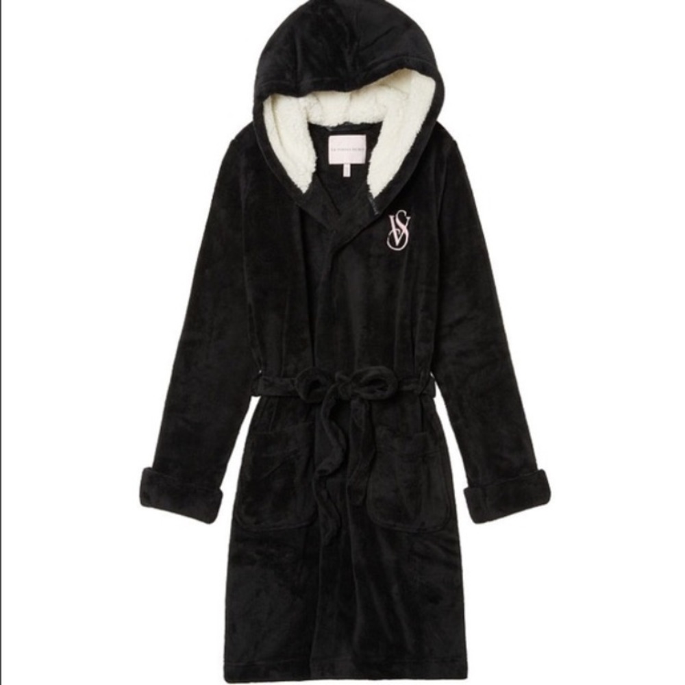 NWT SMALL VS Fuzzy Robe