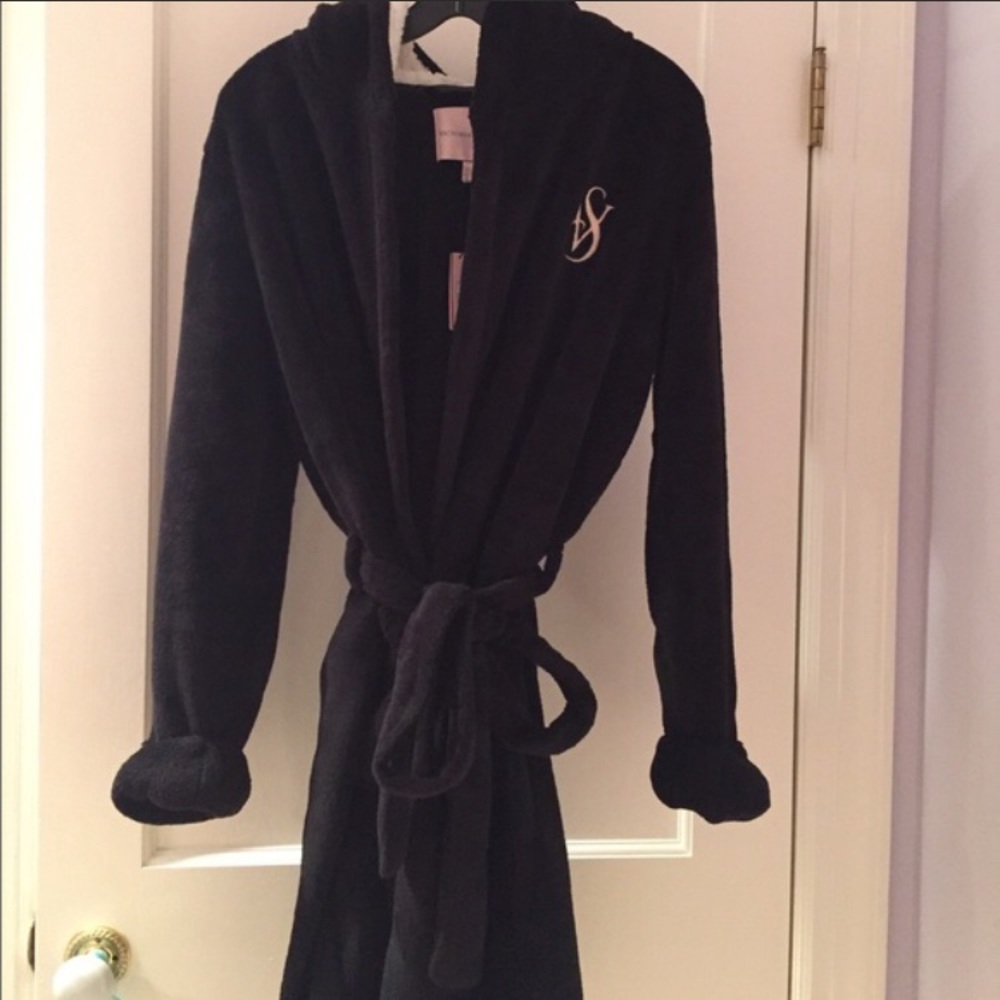 NWT SMALL VS Fuzzy Robe - Picture 3 of 3