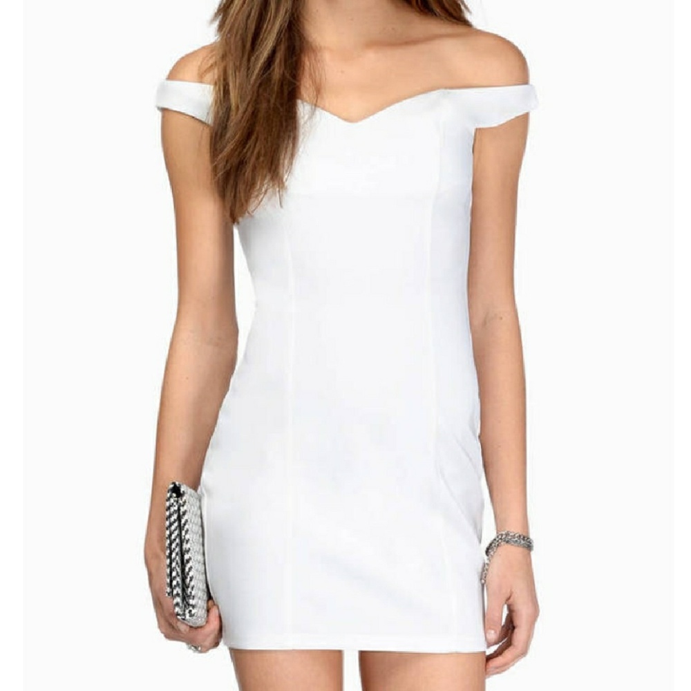 THE MEADOWS IVORY OFF THE SHOULDER SWEETHEART BODY