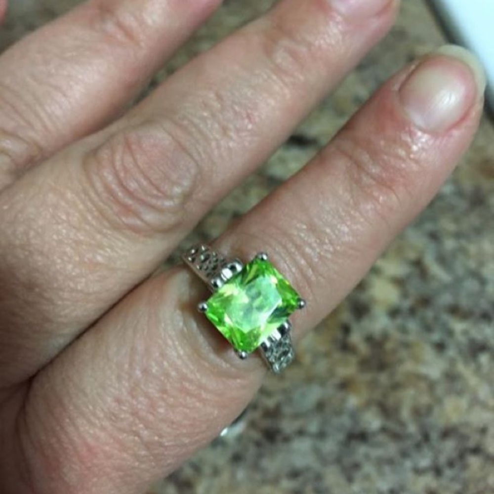lia Sophia appletini Green Ring