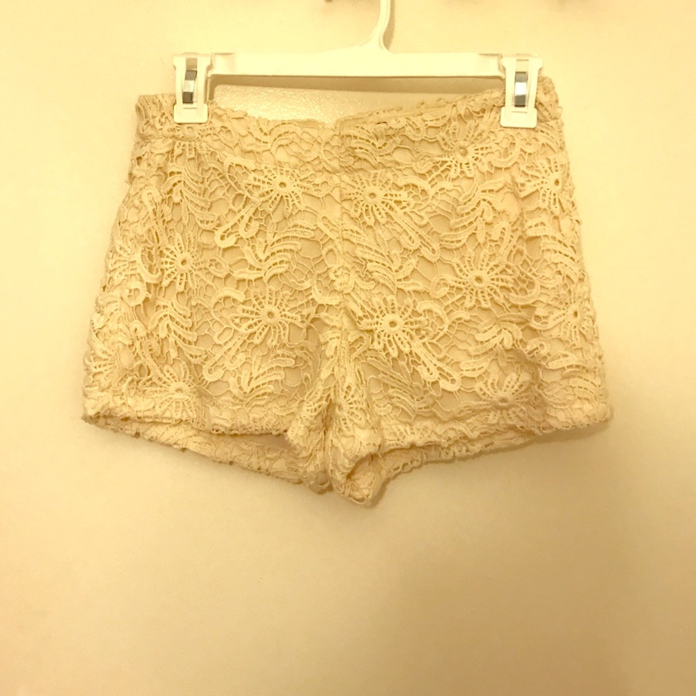 BNWOT Cream floral lace shorts