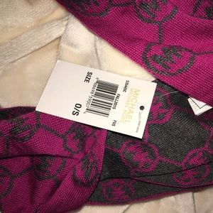 Michael kors infinity logo scarf