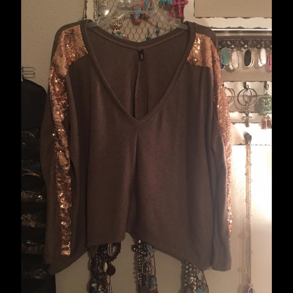 M/L top with sequins