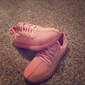 THIS ADIDAS BOOST“ROSE GOLD” “CONCEPT PINK”