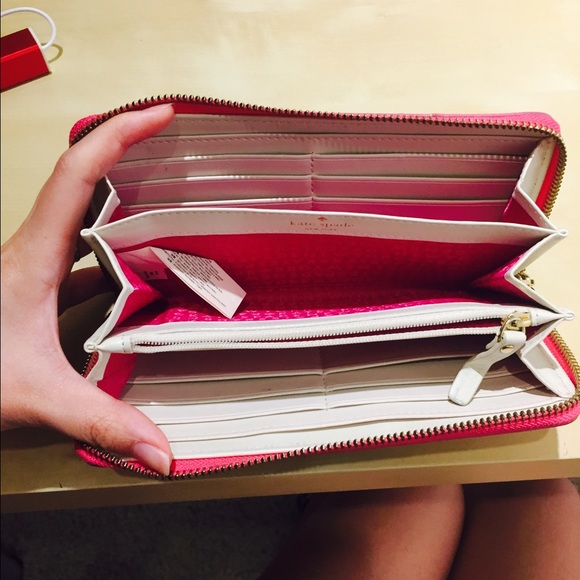 ❌Sold❌Kate Spade Wallet - Picture 3 of 4