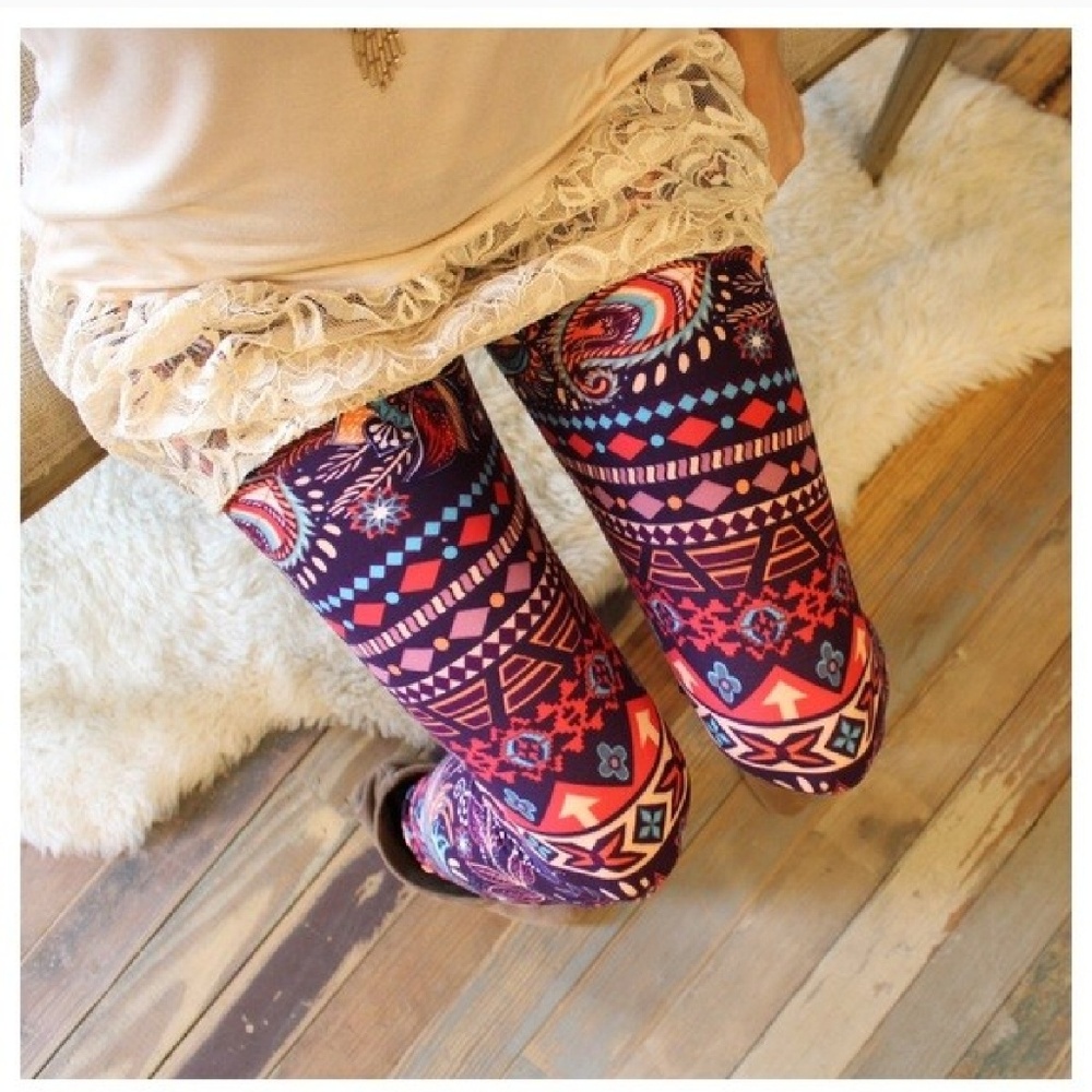 NWT Paisley-feather leggings, beautiful colors!