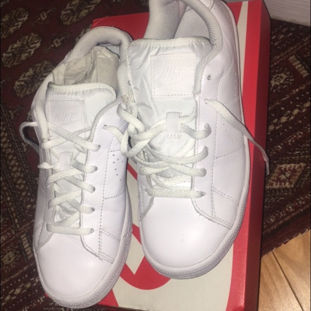 New White Nike sneakers size 5.5Y or women's 7-7.5