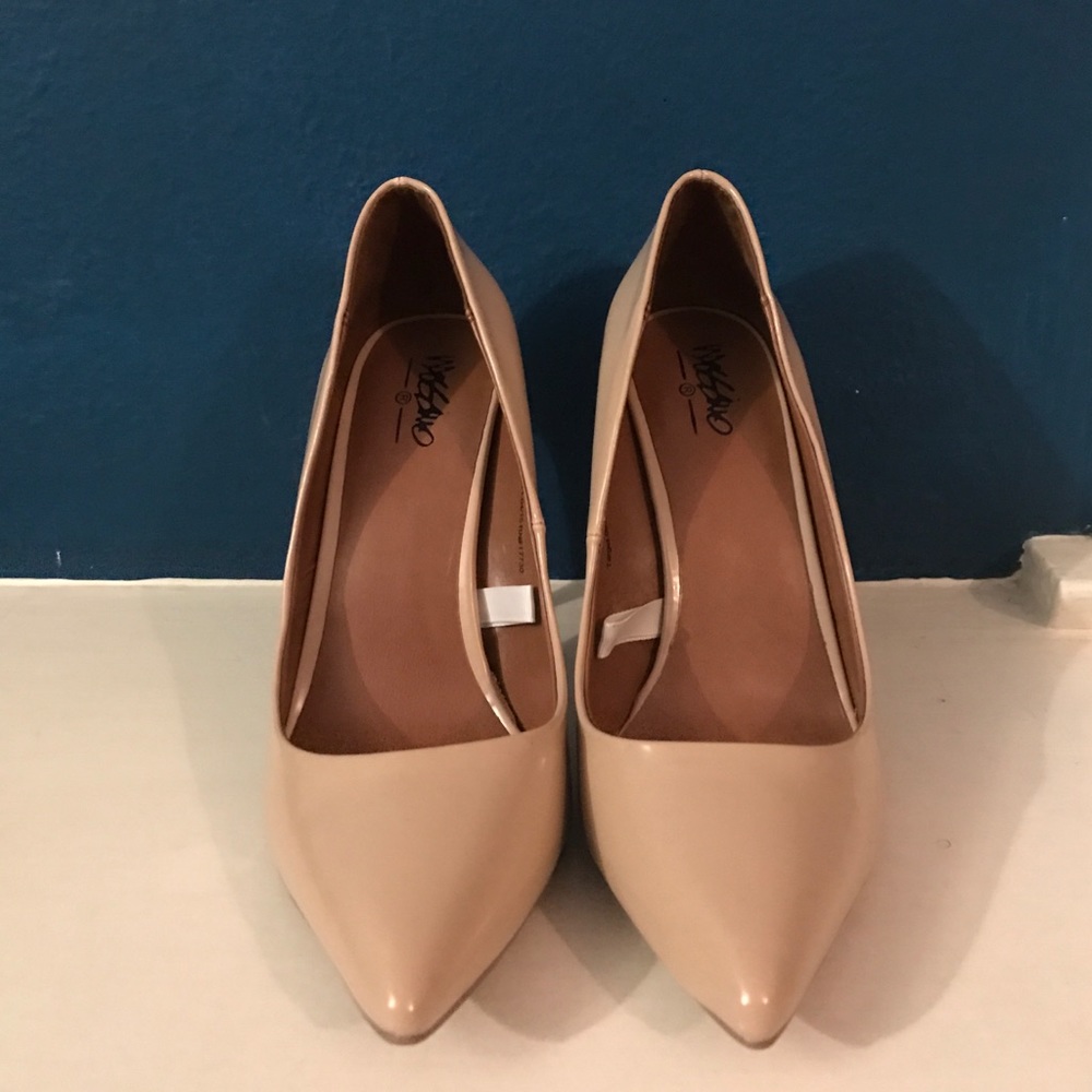 BRAND NEW Nude Point Toe Pumps!