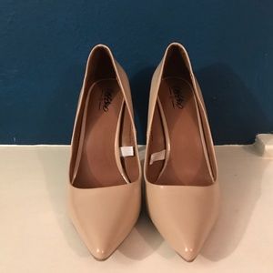 BRAND NEW Nude Point Toe Pumps!