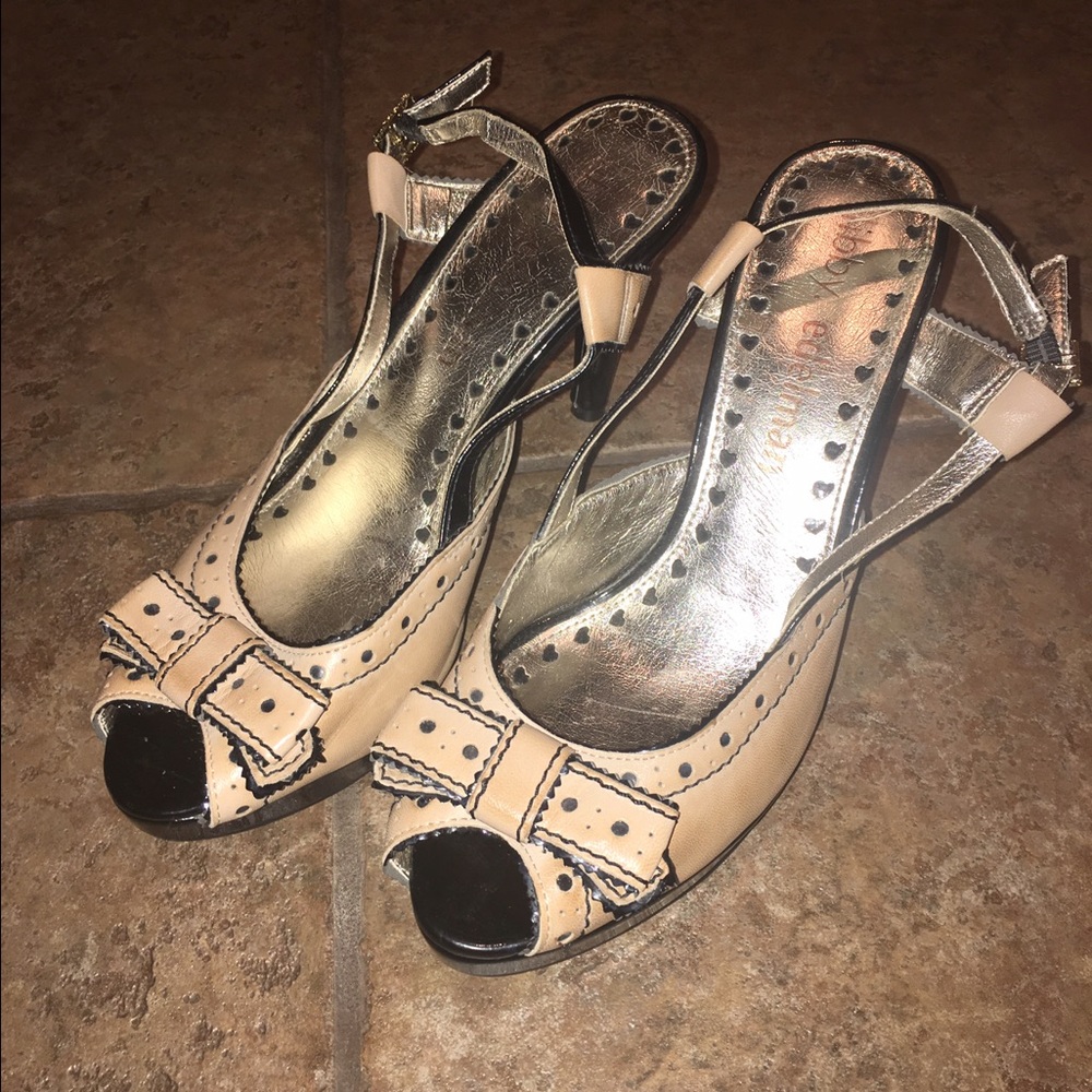 Sassy pumps