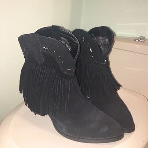 Very Volatile Fringed Black Booties