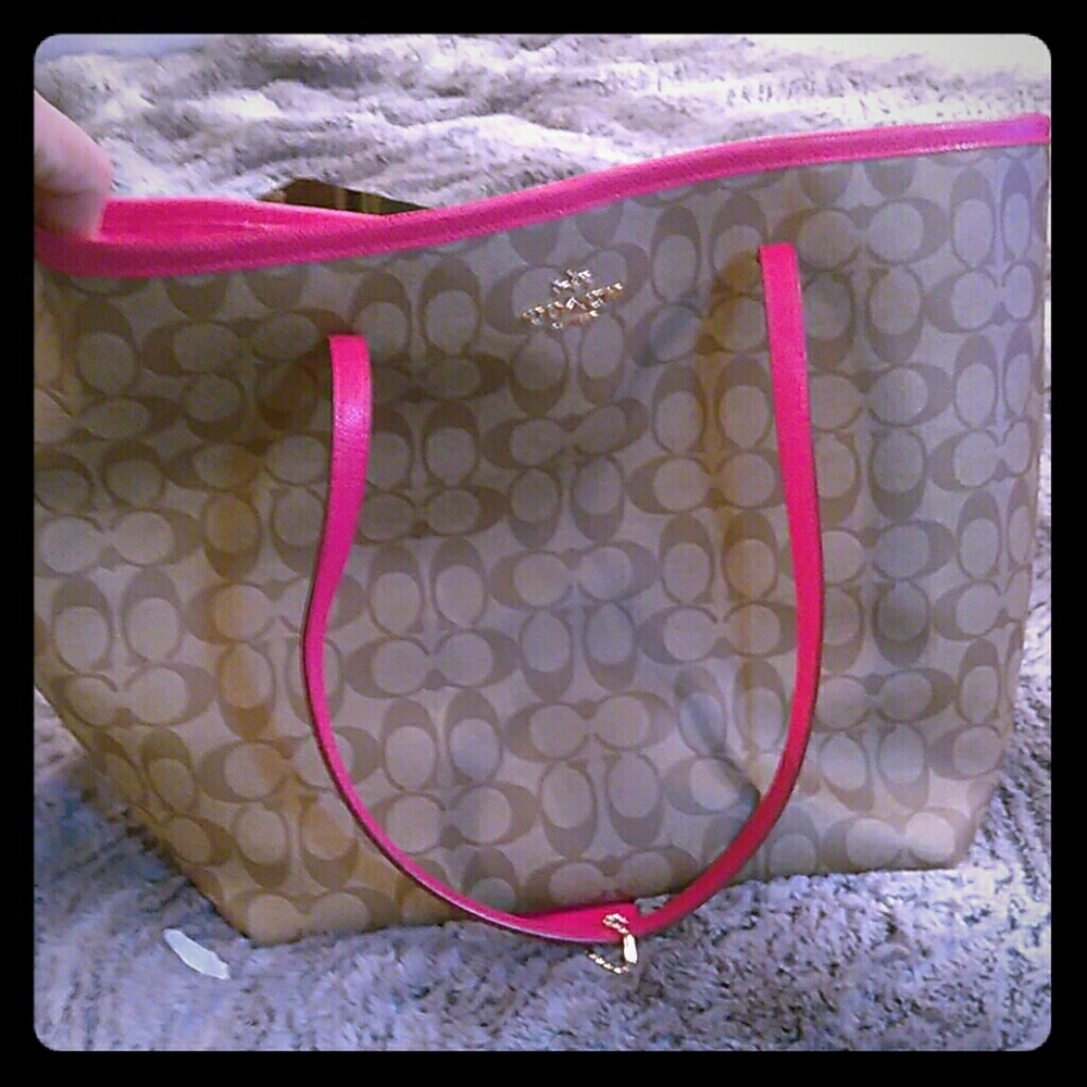Brown logo coach bag (tote size) NWOT(200,OBO)