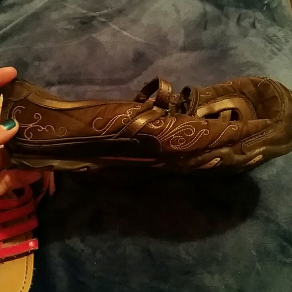 Flats - Picture 2 of 2