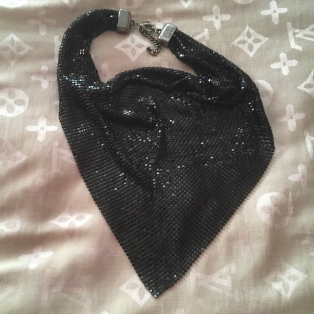 UNIQUE BIB FASHION CHOKER