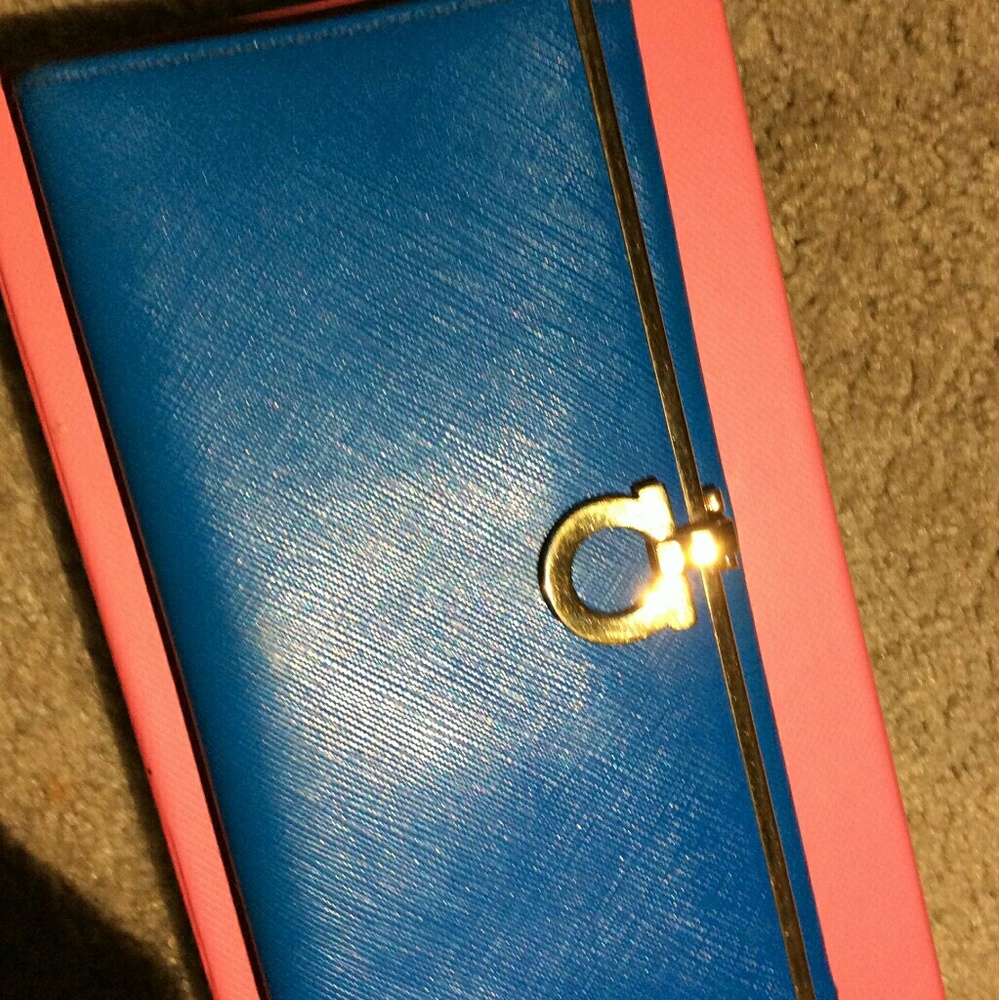 ferragamo  wallet - Picture 2 of 2