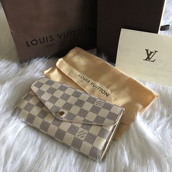 Louis Vuitton Handbags - Auth Louis Vuitton damier azur Sarah wallet 2016