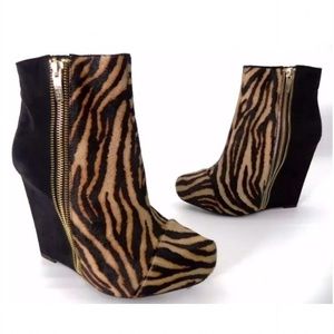 RACHEL Rachel Roy Camino Ankle Boots