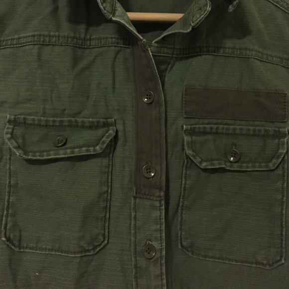 Green button down - Picture 3 of 4