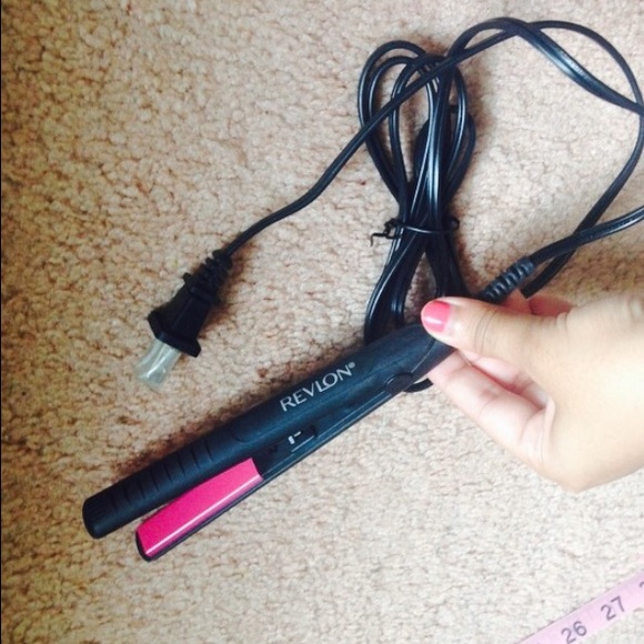 Revlon Accessories - Revlon mini travel hair straightener