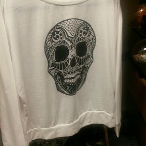 XL White Skull Top NWOT