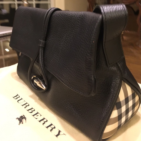 Burberry Purse! - Picture 1 of 8