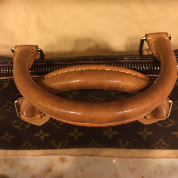 Louis Vuitton Purse - Picture 7 of 8