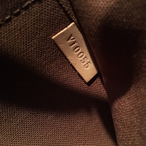 Louis Vuitton Purse - Picture 5 of 8