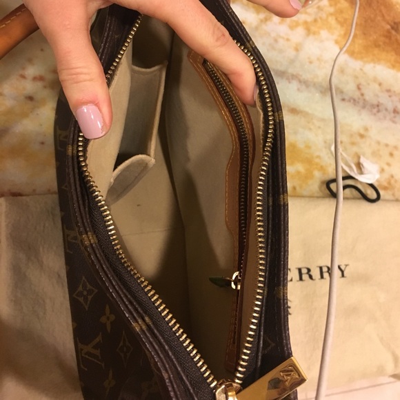 Louis Vuitton Handbag - Picture 4 of 7