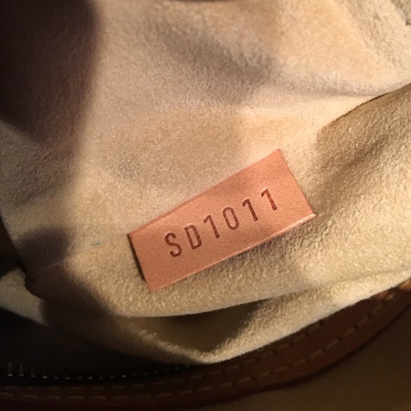 Louis Vuitton Handbag - Picture 7 of 7