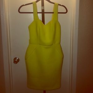 Yellow bodycon midi dress~~Never worn..brand new~~