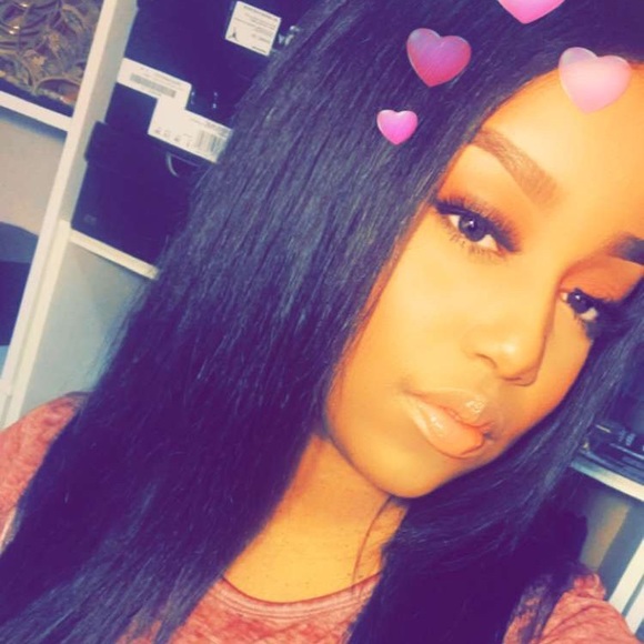 Meet your Posher, Aja - Picture 2 of 2