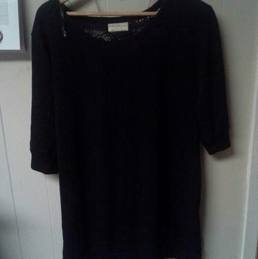 Essential Black Tee
