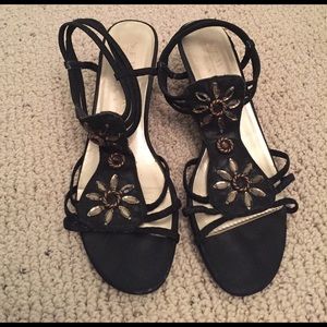 Black wedges