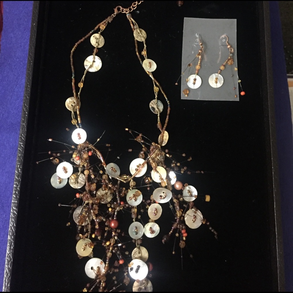 Pearl and beaded necklace Set