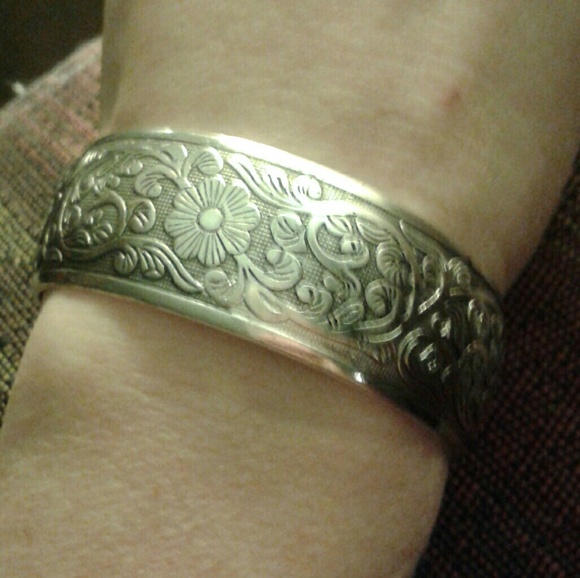 ♡SALE♡ New Gypsy Totem Tibetan Silver 1"W Cuff - Picture 3 of 3