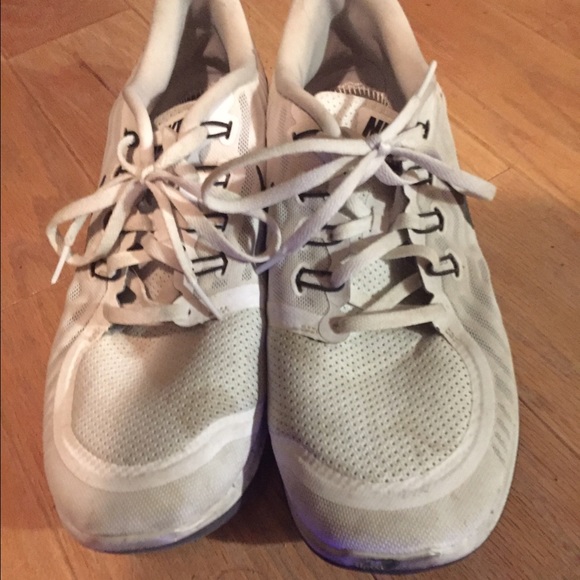 Athletic_Shoes